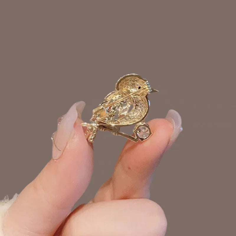 Luxurious And Exquisite Rhinestone Magpie Brooch For Women Shiny Zircon Animal Pins Badge Lady Jewelry Clothing Decorative Gifts