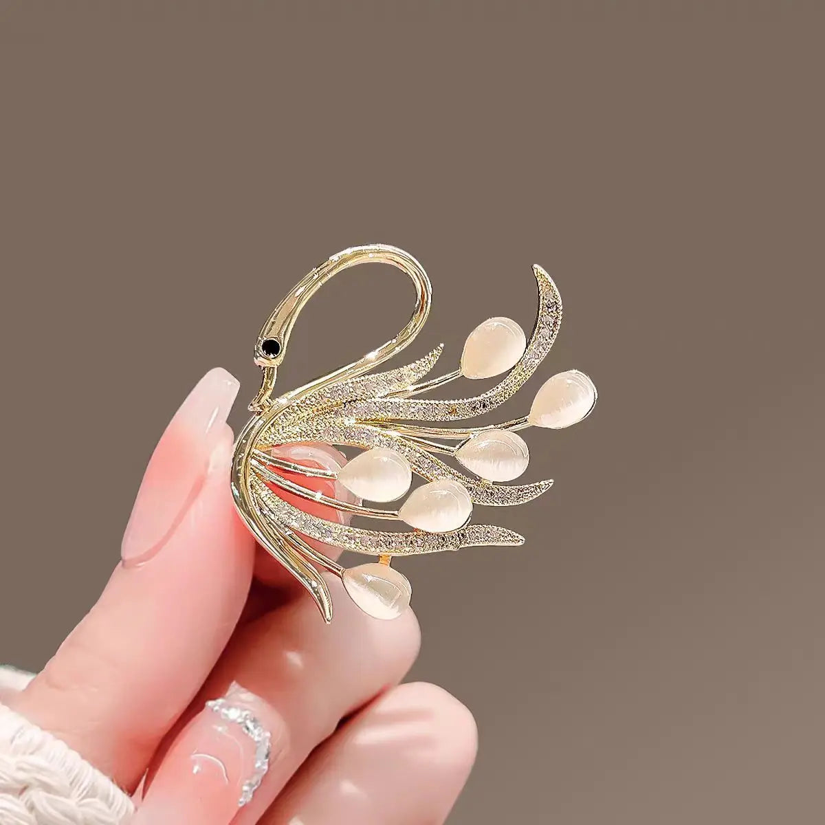 Luxurious And Exquisite Rhinestone Magpie Brooch For Women Shiny Zircon Animal Pins Badge Lady Jewelry Clothing Decorative Gifts